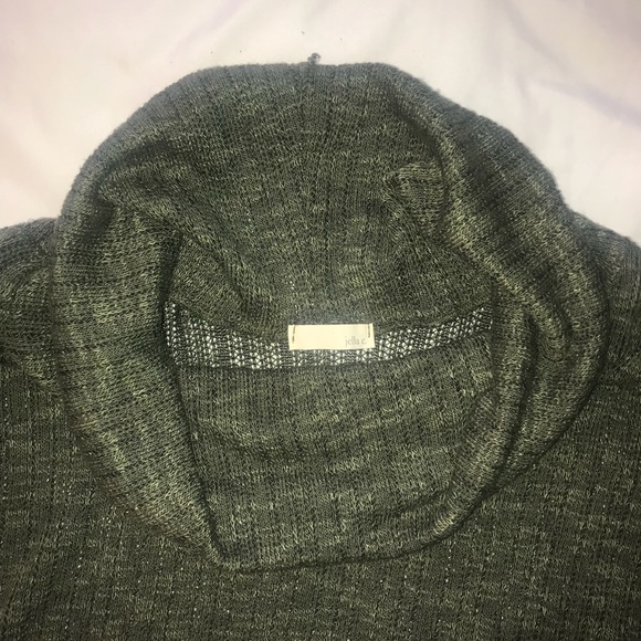 Green turtle neck - Picture 2 of 5